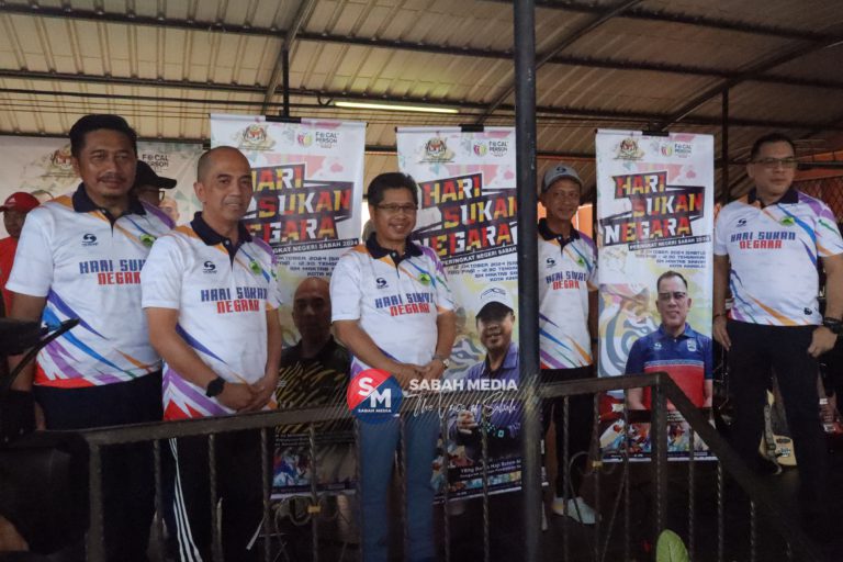 Lebih 200 pelajar, guru meriahkan Hari Sukan Negara