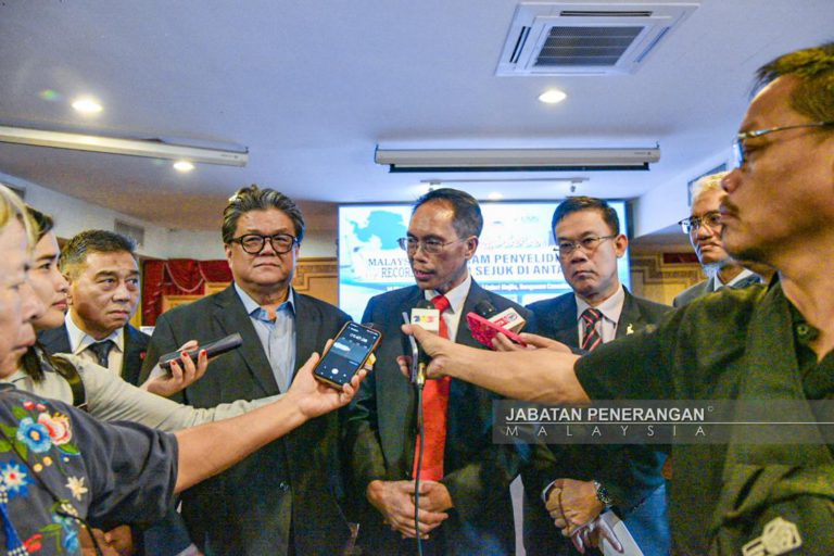 Prof Dr Justin terima dua pengiktirafan MBOR