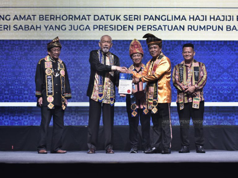 Hajiji terima anugerah khas tokoh peneraju dan penyatuan etnik Sabah