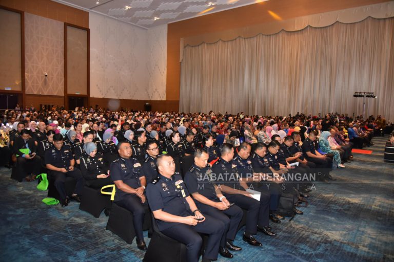 Belanjawan Sabah 2025 : Penjawat awam Sabah terima bonus sebulan gaji