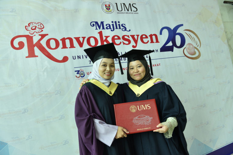 Cabaran dihadapi bukan halangan dua beradik genggam Ijazah