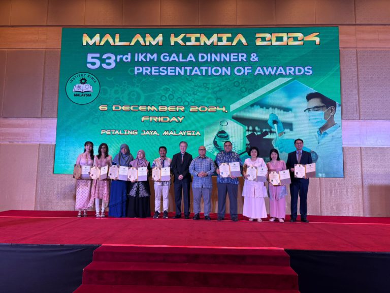 Dua pensyarah UMS terima pengiktirafan sebagai Felo IKM