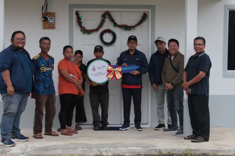 Sinar Bahagia Sempena Natal kepada Penerima Rumah BMR