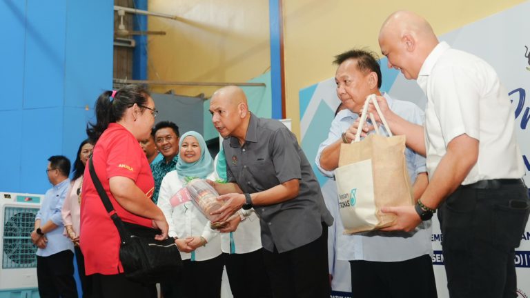 Yayasan Petronas santuni 200 keluarga memerlukan sempena sambutan Hari Natal