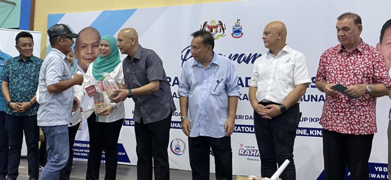 600 keluarga di Sabah terima sumbangan Krismas dari Yayasan PETRONAS