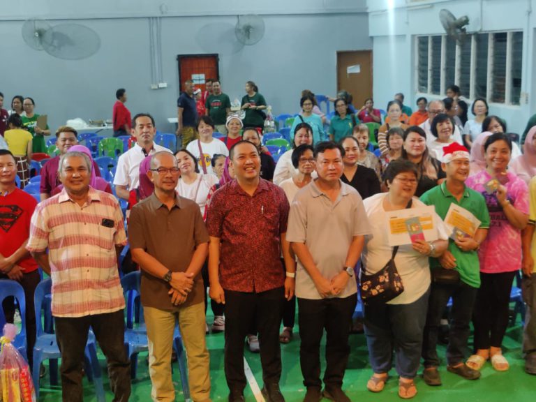 Raikan Krismas dalam suasana muhibah – Isquzawan