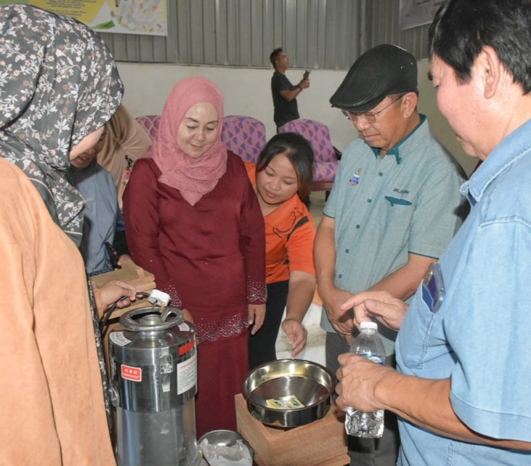 Penduduk luar bandar diseru terus berusaha tingkat taraf hidup – Dr Joachim