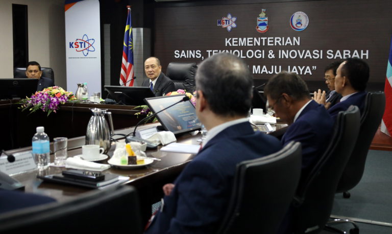 Pantau projek pemasangan menara telekomunikasi