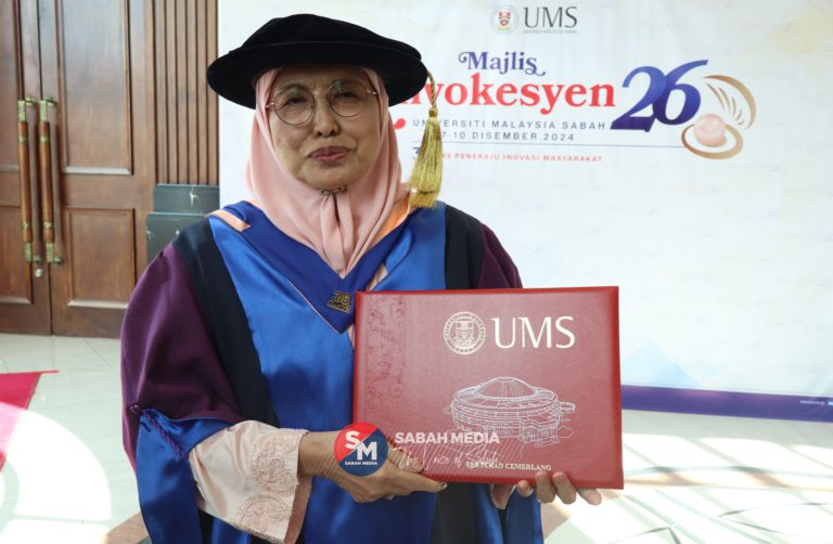 Saidatul Badru genggam Ijazah Doktor Falsafah diusia 74 tahun
