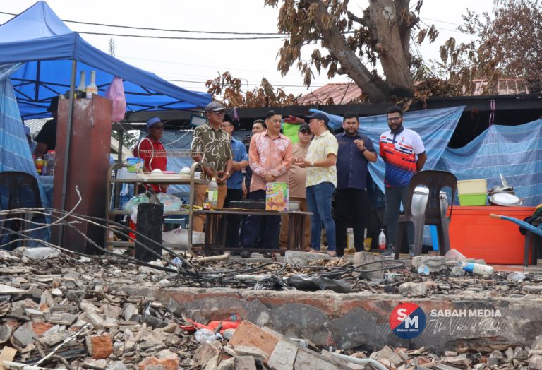 MUIS serah sumbangan kepada 16 KIR terjejas kebakaran