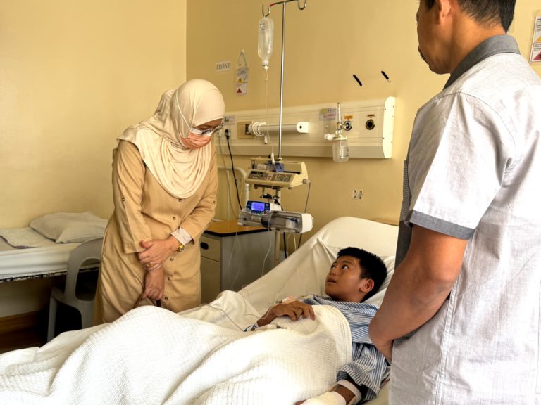 Isteri TYT luang masa lawat Muhd Fahim Asraf