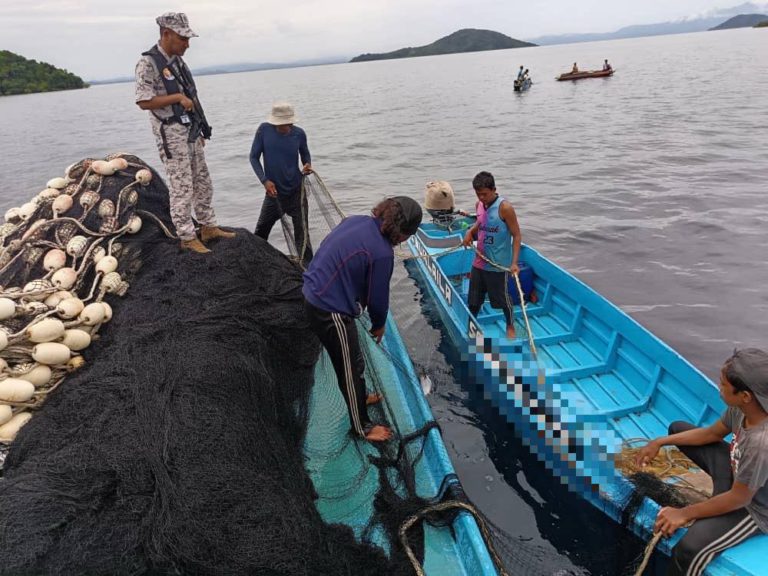 Maritim Malaysia tahan dua bot pukat jerut bilis langgar syarat lesen