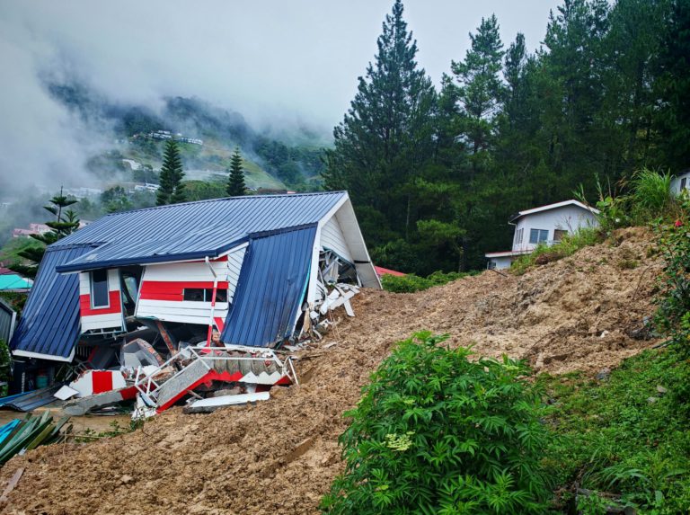 Tanah Runtuh di Kundasang: Rumah Inap Rosak Teruk