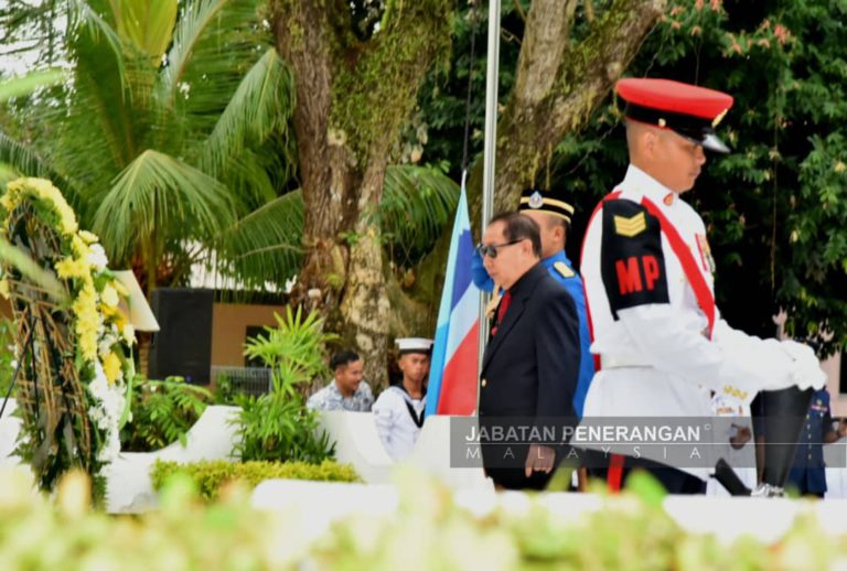Jeffrey ketuai Upacara Memperingati Mangsa-Mangsa Perang Petagas
