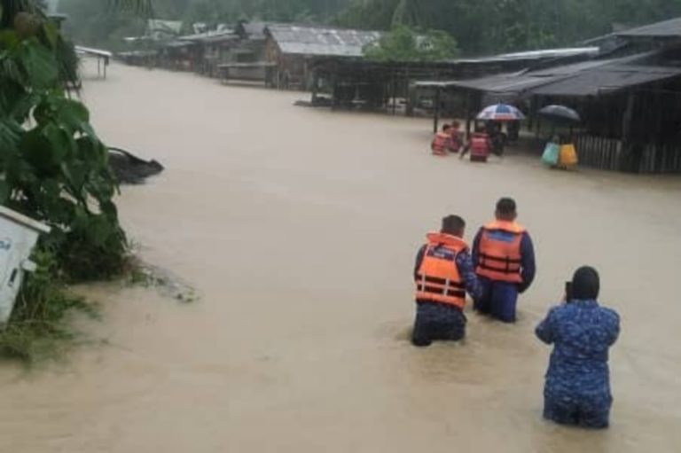 Empat mangsa terperangkap banjir berjaya diselamatkan