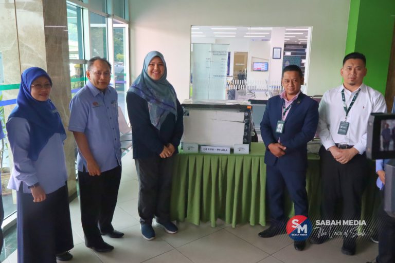 Tiga pencarum terima bantuan peralatan dibawah Program Cakna Prihatin