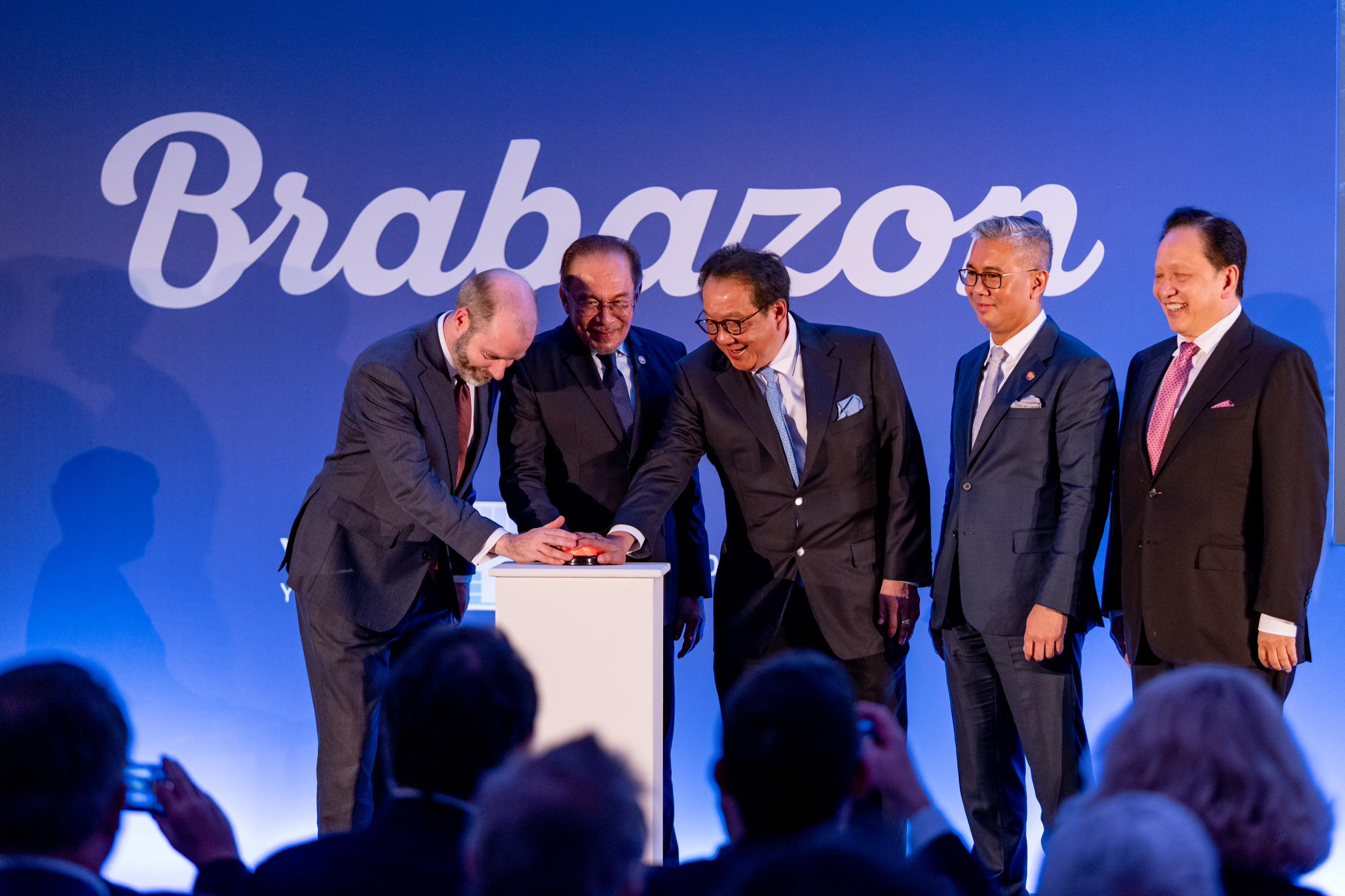 Perdana Menteri Anwar Ibrahim melancarkan pembangunan bandar baharu Brabazon YTL di Bristol. Pengerusi Eksekutif YTL Group Francis Yeoh Sock Ping. (gambar PMO )