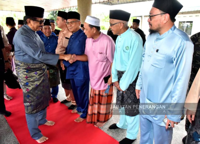 Tun Musa tunai solat Jumaat di Keningau