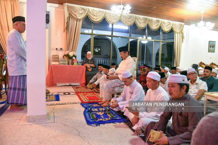 Tun Musa hadiri Majlis Bacaan Yasin bersama anak-anak yatim
