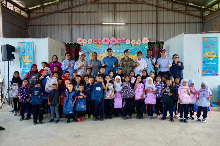 58 murid terima sumbangan kit ‘Back To School’