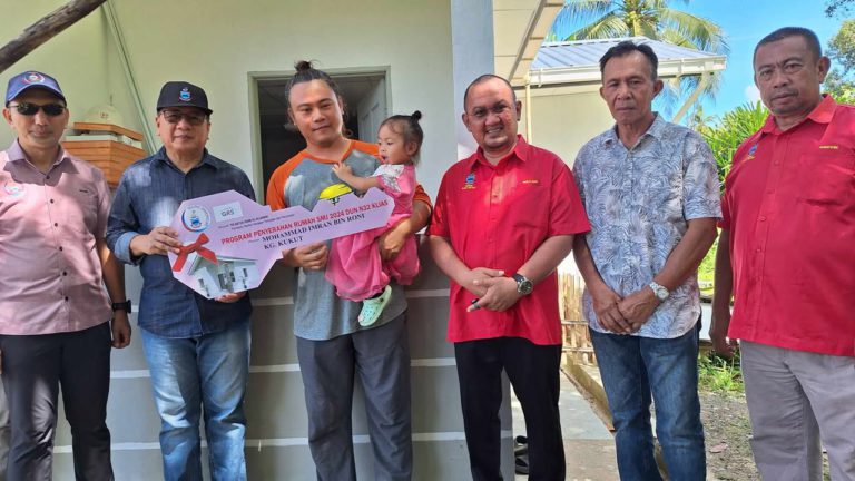 Tujuh Ketua Isi Rumah di Klias  Terima Kunci Rumah Sabah Maju Jaya