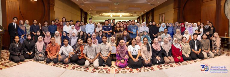 386 siswa cemerlang FSSA UMS dirai pada majlis anugerah dekan