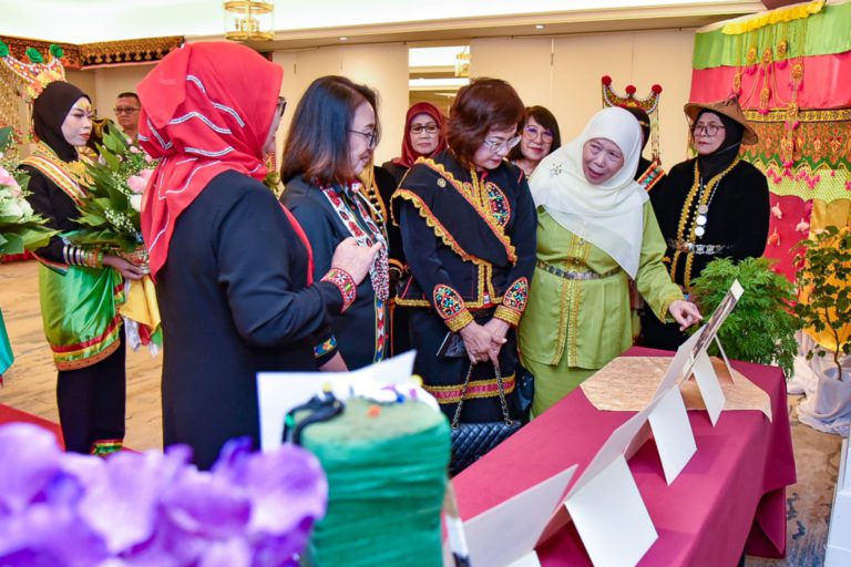 Pakaian bermotifkan etnik Sabah wajar dijadikan kod pakaian rasmi – Azizah