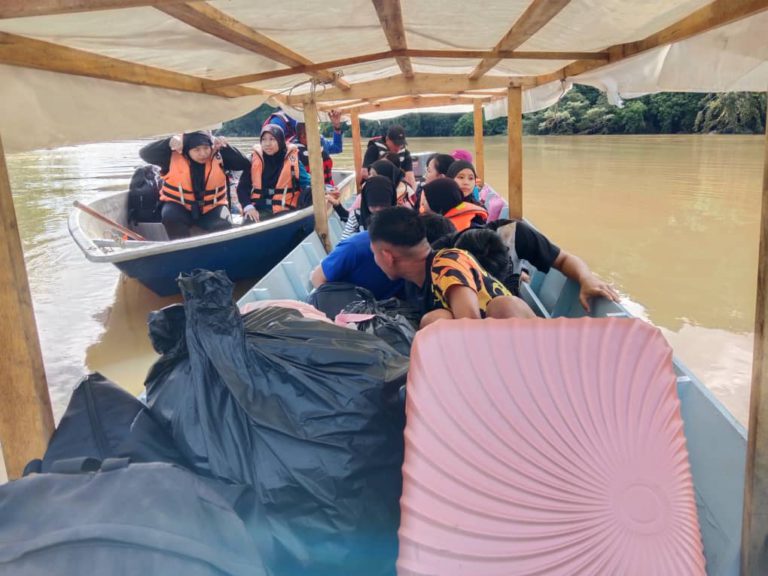 APM bantu hantar pelajar duduki SPM esok