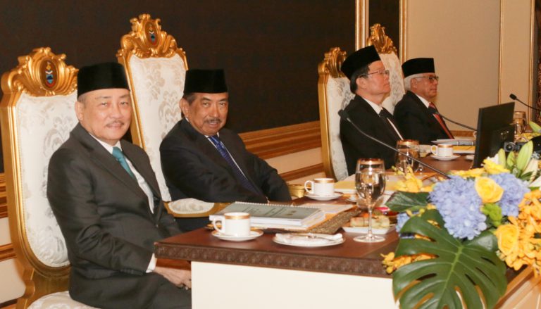 Hajiji iringi Tun Musa hadiri Mesyuarat Majlis Raja-Raja