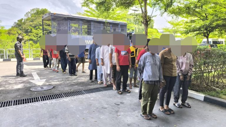 Warga pakistan didenda, 27 lagi PATI dipenjara