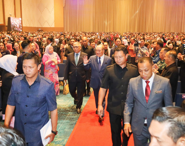 JKR bertanggungjawab pantau, periksa jalan-jalan rosak di bandar, pekan