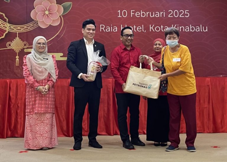 Yayasan PETRONAS Sambut Tahun Baharu Cina Bersama Penerima Program Uplifting Lives