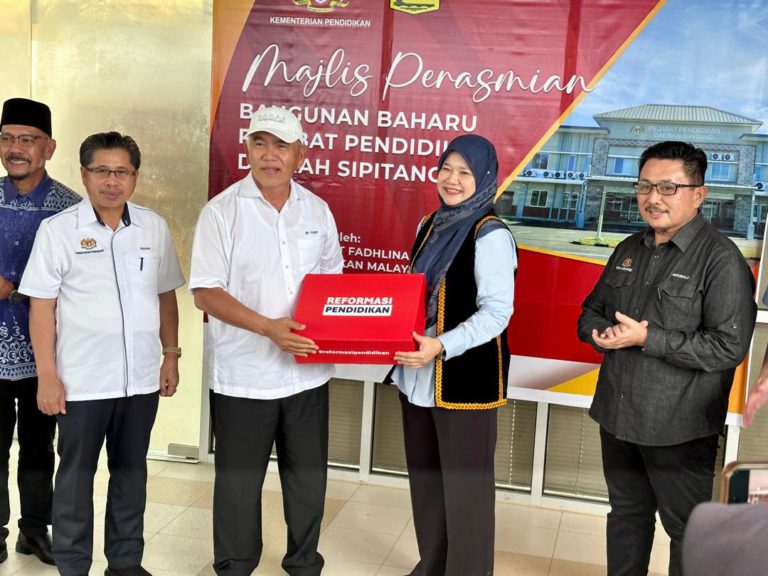 Bangunan baharu PPD Sipitang bernilai RM11.3 juta siap, diserahkan kepada KPM