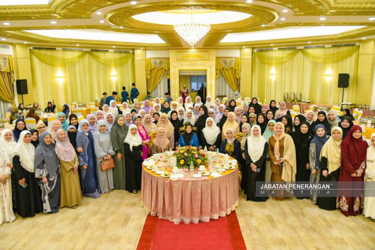 Toh Puan Faridah hadiri Majlis Doa Selamat dan Berbuka Puasa di Kota Kinabalu