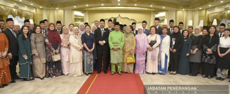 17 kek dipersembahkan sempena Hari Raya Aidilfitri 2025