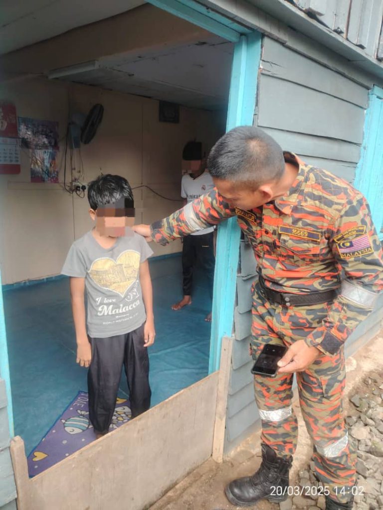 Kanak-kanak hampir lemas diselamatkan penduduk kampung