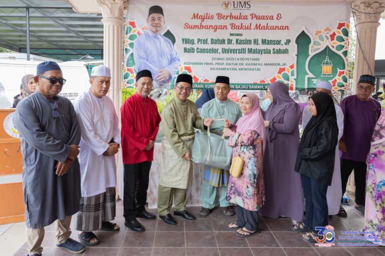 UMS serah sumbangan bakul makanan di Kampung Rampayan