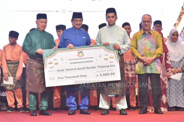 30 anak yatim, asnaf terima sumbangan dari DBKK