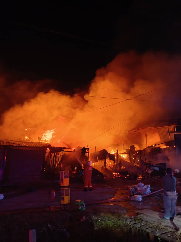 Tujuh bangunan tidak kekal di Kundasang terbakar
