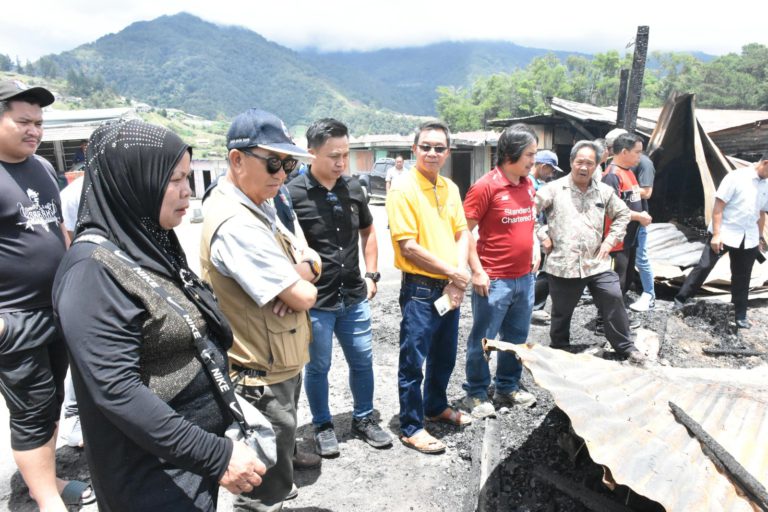 Prihatin nasib penjaja, Dr. Joachim hulur bantuan mangsa kebakaran di Kundasang