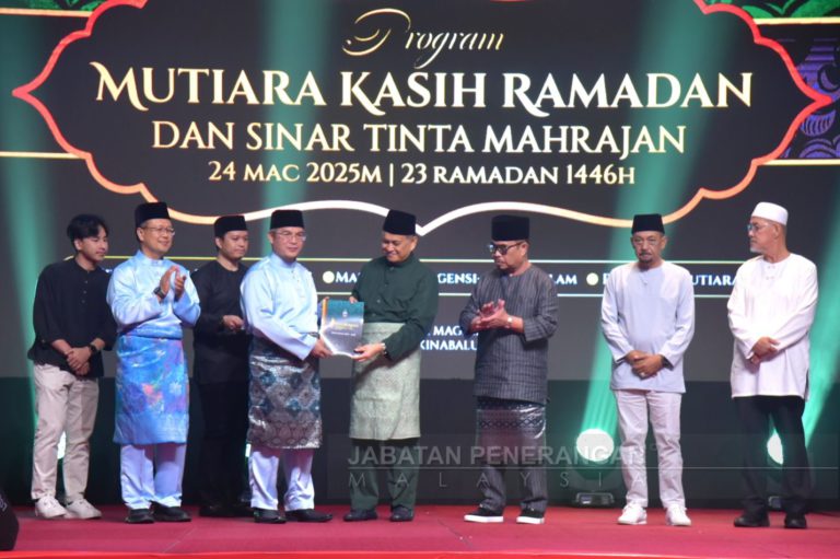Buku Mahrajan Persuratan Islam Nusantara dilancarkan