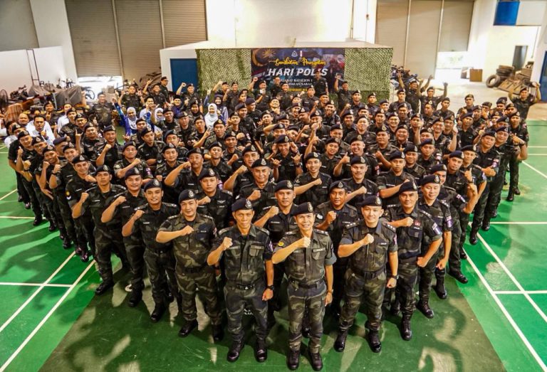 26 pegawai dan anggota Batalion 15 PGA terima Sijil Penghargaan