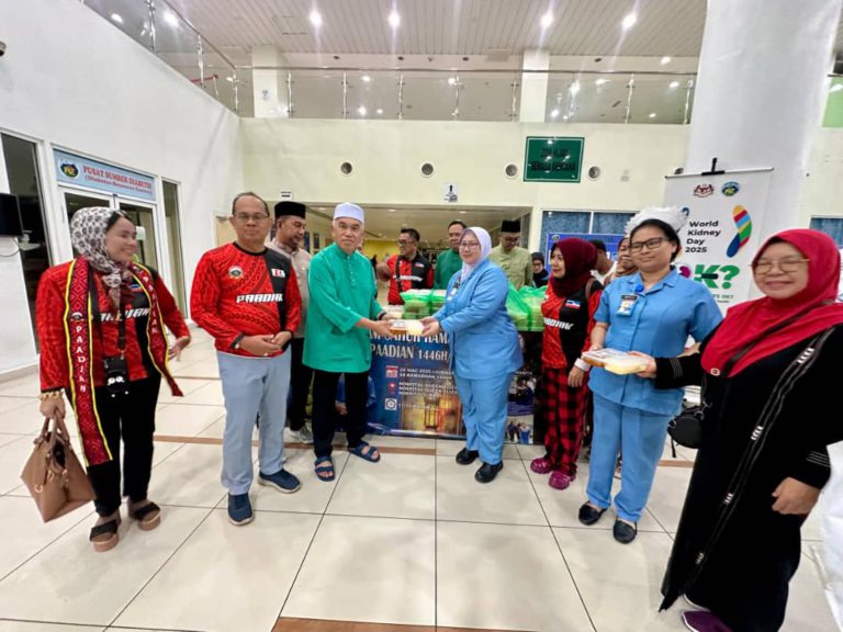 PAADIAN agih pek makanan di hospital
