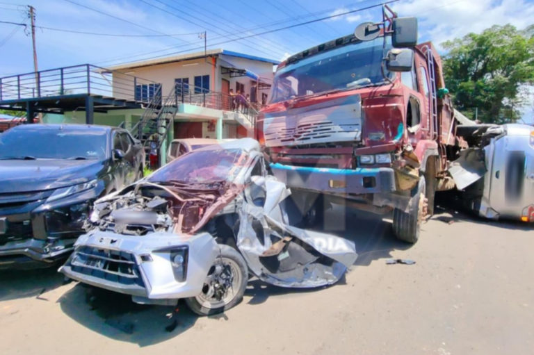 Lori langgar 14 buah kenderaan di tepi jalan