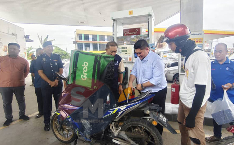 100 penghantar p-hailing terima sumbangan baucar minyak dan kurma