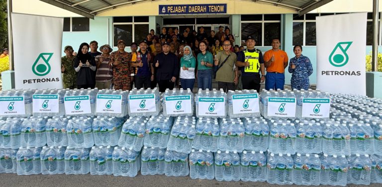 PETRONAS sumbang bekalan air minuman di Keningau, Tenom