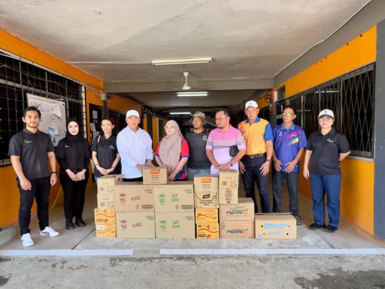 Yayasan Qhazanah Sabah serah sumbangan bantuan makanan