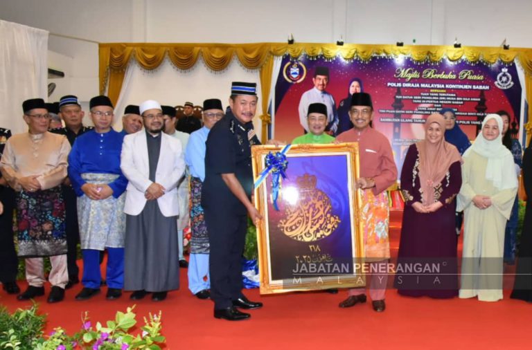 MUIS serah sumbangan zakat kepada 20 anak yatim, balu PDRM