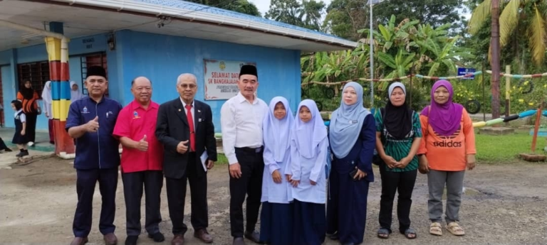 ‘YB’ pujuk murid kembali ke sekolah, mahu pendidikan jadi keutamaan