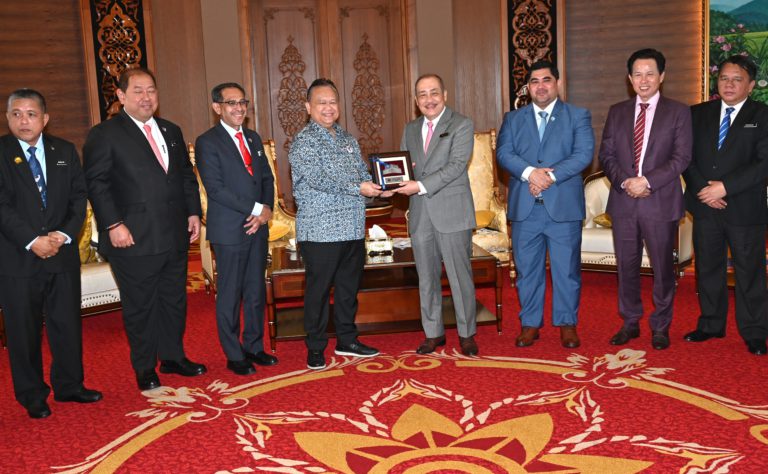 Hajiji terima kunjungan hormat Menteri Kerja Raya Malaysia